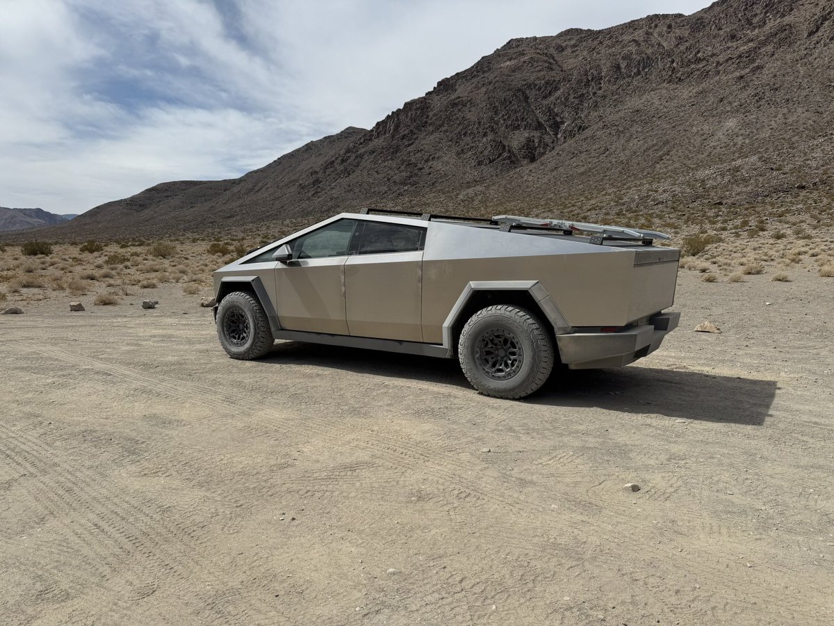 craigconsulting's tweet image. The @cybertruck is insanely capable off-road—stable, powerful, and a joy to drive. It handles great and is an awesome road trip rig too. But now that the range extender’s canceled, it really needs a 500-mile, 200kWh option to reach its full potential as the ultimate adventure +…