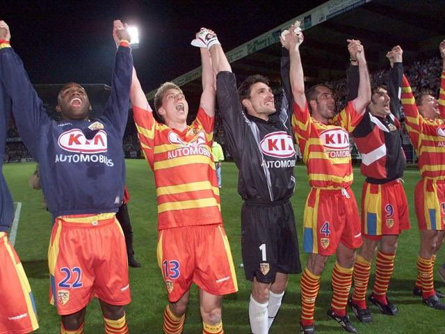 Il y a  27 ans jour pour jour. Le 9 mai 1998. Toute une ville, une région. Lens devenait pour l’unique et la première fois de son histoire : CHAMPION DE FRANCE ! 🇫🇷 🔴🟡

#RCLens