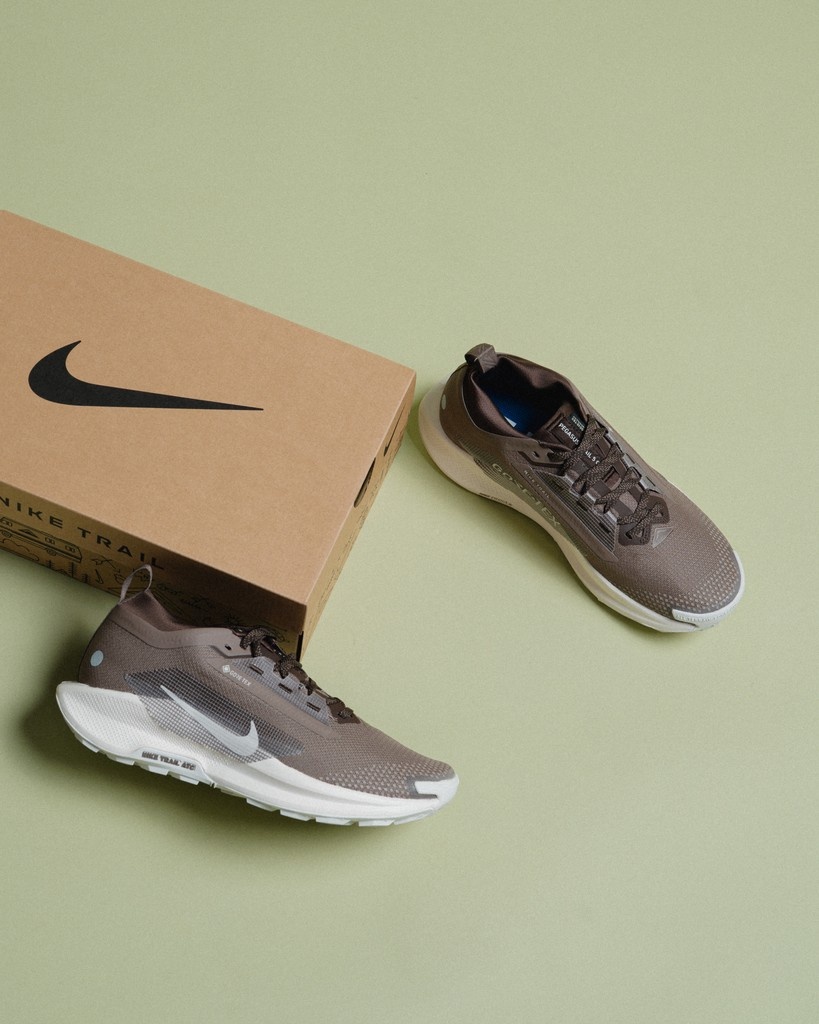 AFEWSTORE's tweet photo. SHOP LINK ➡️ https://t.co/OuiQ81RuHM
No such thing as bad weather – only bad shoes.
The ReactX Pegasus Trail 5 GORE-TEX is built for rain, wind, and wild miles.
#NikeTrail #ReactX #PegasusTrail5 #GoreTexReady #AFEWstore https://t.co/sHqRI9hu58