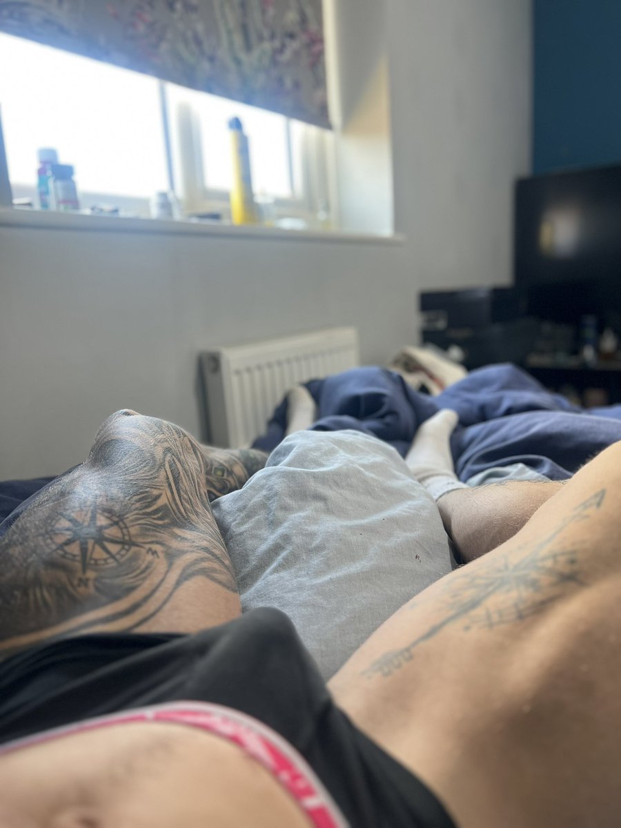 Morning lads, been a tough morning laying here
