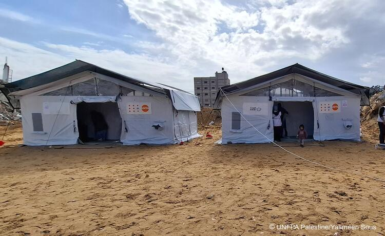 ONU_fr's tweet photo. Gaza : aucune unité de soins obstétriques &amp; néonatals n'est pleinement opérationnelle.

Les attaques &amp; le blocus de l'aide mettent les femmes &amp; les enfants en danger.

@UNFPA travaille pour répondre à leurs besoins, mais l'accès humanitaire est essentiel pour sauver des vies. https://t.co/AcGXuMqGOA