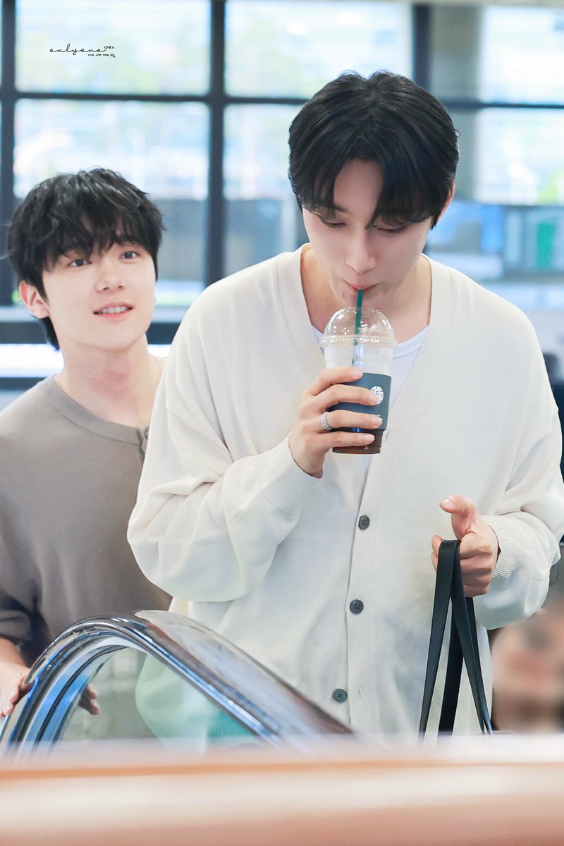 ONLYONE_0701's tweet photo. 📸 ²⁵⁰⁵⁰⁹

[#재한] 
쫍...쫍쬽...쪼릅...쫍...쫍.

#내우주_김재한
#OMEGA_X #오메가엑스
#JAEHAN https://t.co/EPOVgxKyV3