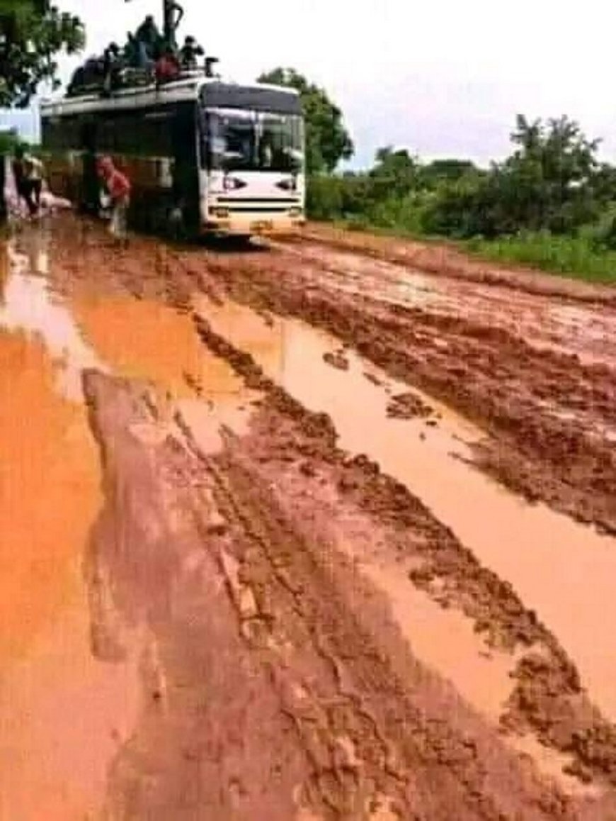Malijetactu's tweet photo. Route Dioïla–Massigui–Koualé : Le projet de bitumage au point mort ? https://t.co/26j0xpTkhN #malijet #Route #Dioïla #Massigui #Koualé #projet #bitumage #point #mort https://t.co/UHrAhQeL0L