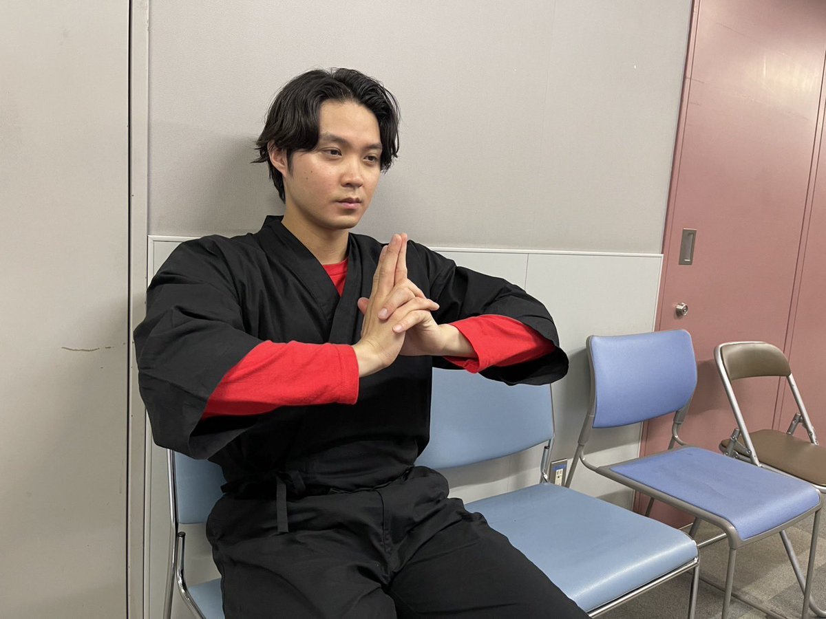 isomura_mg's tweet photo. 精神統一中です。
こんや6:30から放送です。
#それスノ
#磯村勇斗 https://t.co/zDuwN66626