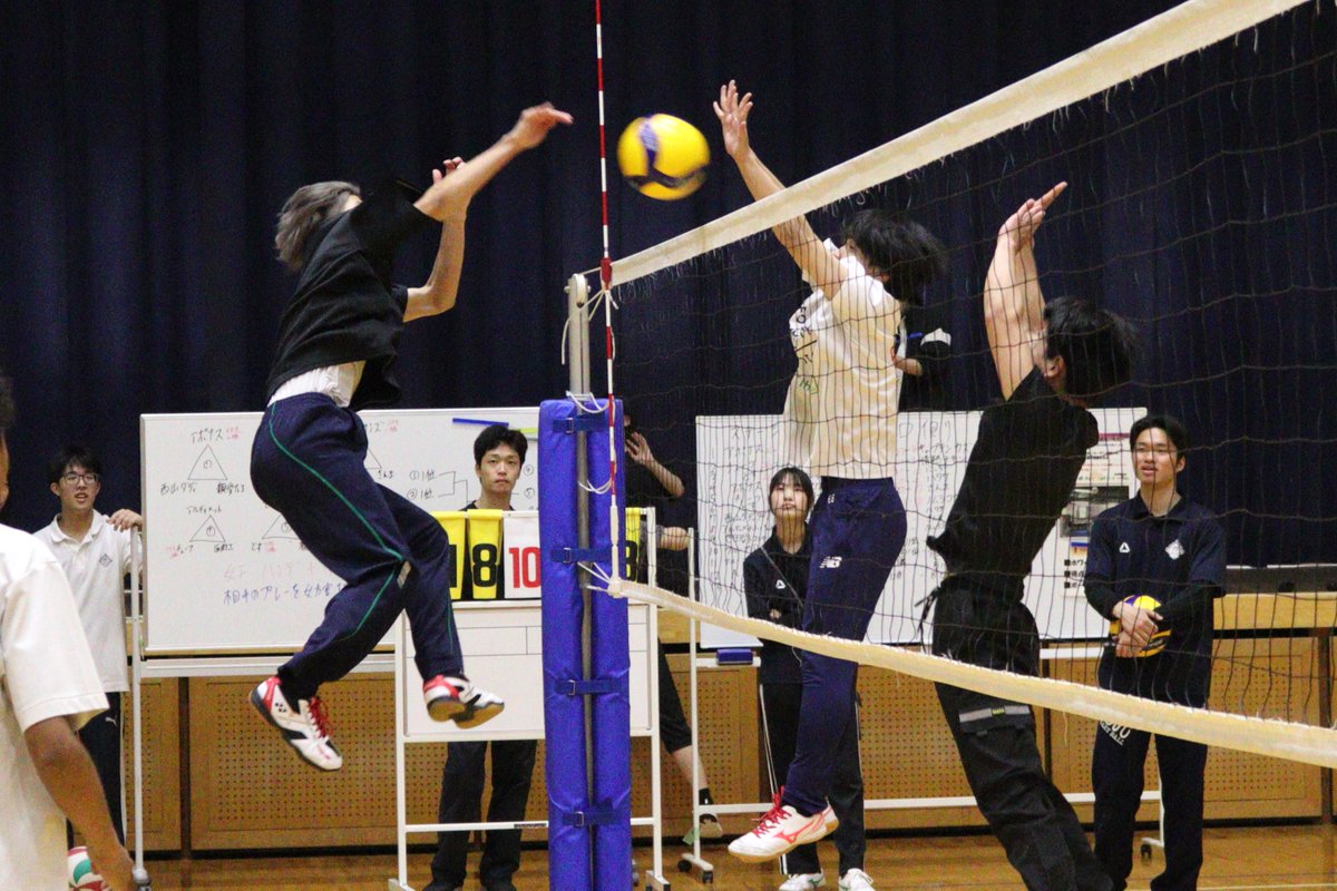 【東京都市大学】
5月8日・9日に体育祭を開催。
本日は、バスケ３on３、ボッチャ、バレーボールなどの団体戦が行われ、学生はもちろん（心は学生の）教職員も参加して熱戦が繰り広げられました。
今年のテーマは「団結」。学部や学年の垣根を越えた仲間づくりのきっかけになることを期待しています。