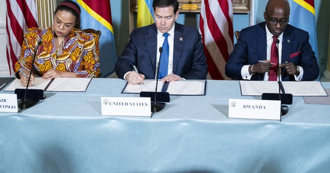 philippe_dam's tweet image. US-led peace efforts in #GreatLakes shouldn't ignore decades of impunity have fueled serious crimes.
Congolese victims call for justice. @KajaKallas: Accountability & end of support to abusive groups should be core to EU's engagement. #DRCongo
hrw.org/news/2025/05/0… #DRCongo