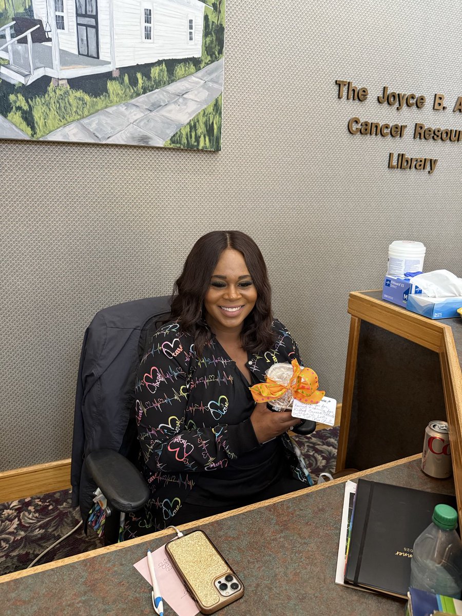 LisaHLindsey's tweet photo. JASMINE's smile always brightens my day! 🧡 Jasmine, thank you for loving and caring for the cancer patients at North Mississippi Health Services Cancer Care in Tupelo, Mississippi 🧡 https://t.co/hGv3GS15aB