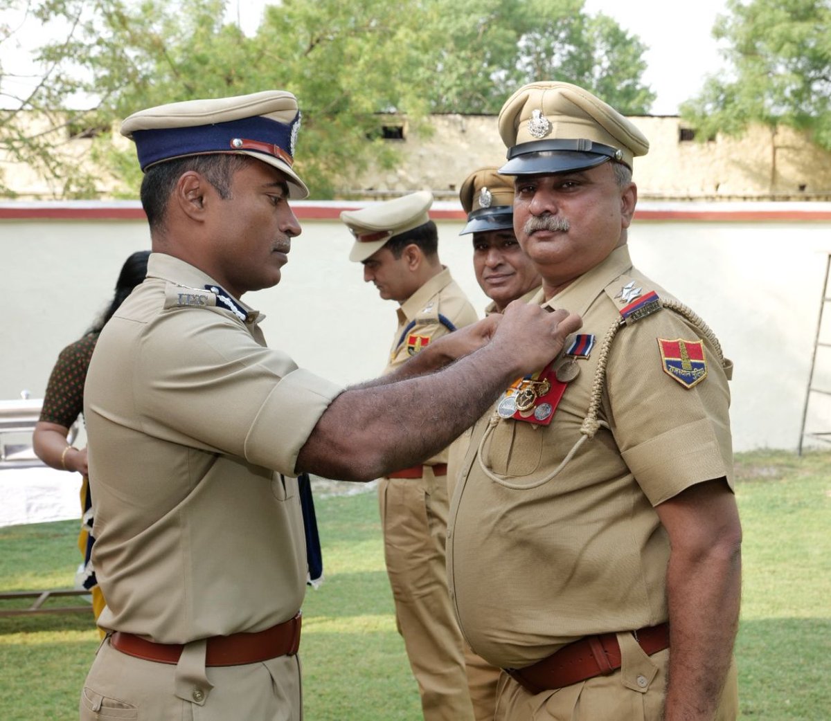 DineshMNIPS1's tweet photo. Felicitating the Police Personnel of CID-CB for their achievements and good Police Records at CID-CB Police Lines. https://t.co/FbIQntXxnZ