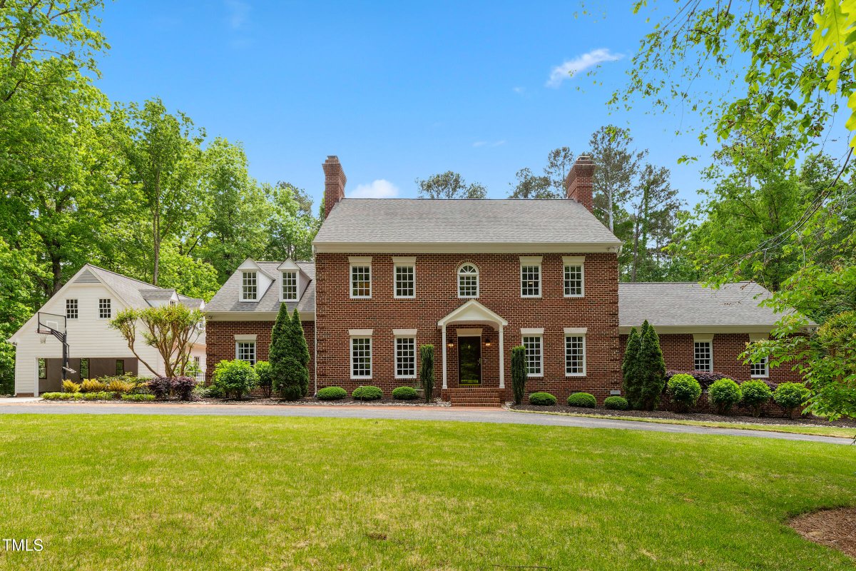 debkapmac's tweet photo. 500 Old Greensboro Road, Chapel Hill, NC, 27516
5 bed | 6 bath 4969 Sq. Ft.
Active | 1979900
https://t.co/JF3jRg2q1k
You'll make a lifetime of memories at this magical property in Chapel Hill. The ~10 acre private oasis has it all with city schools (CHCCS district), county... https://t.co/iPapbdlWeu