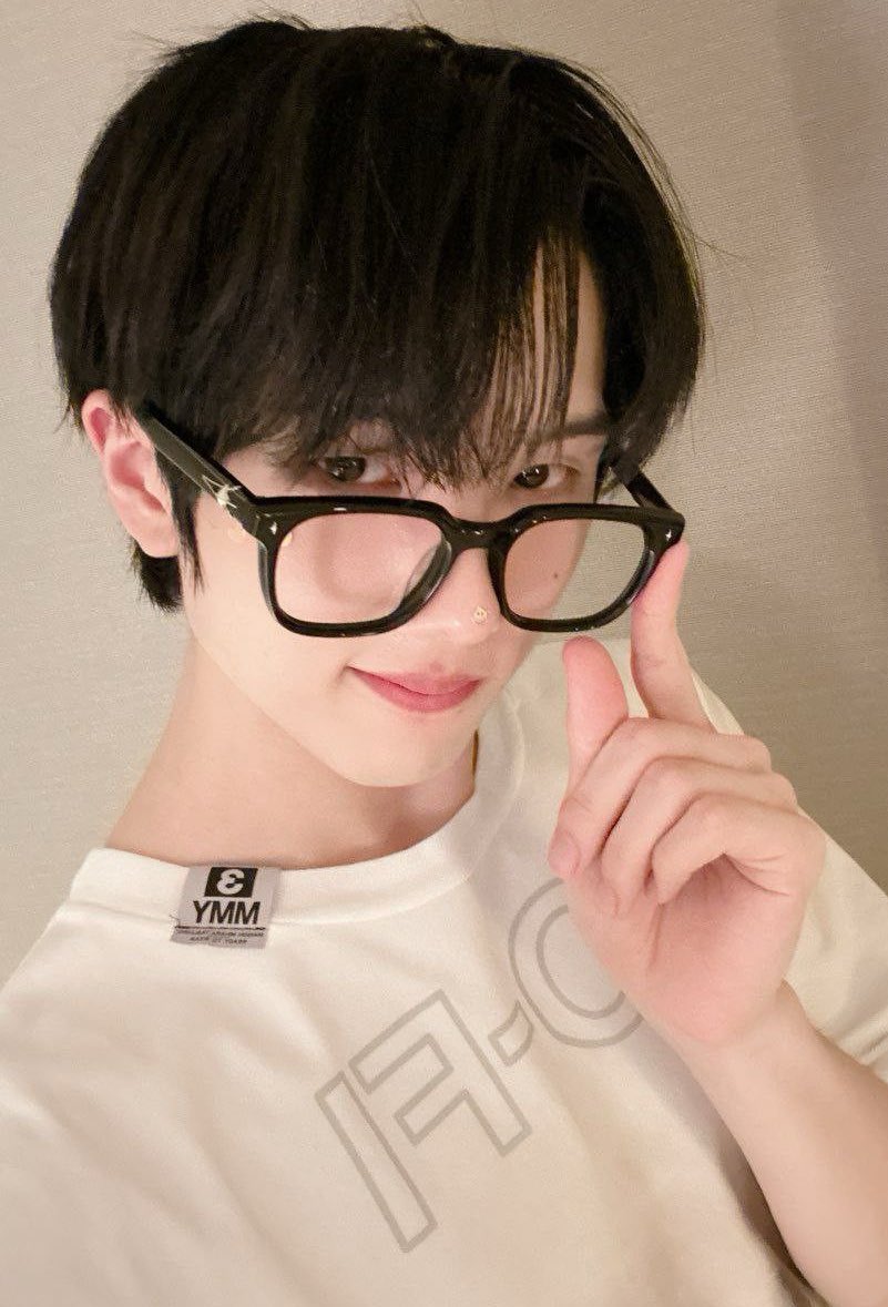 k1ttyhr_'s tweet image. 2 nerds 

#NctzenSelcaDay #NSD #JISUNG