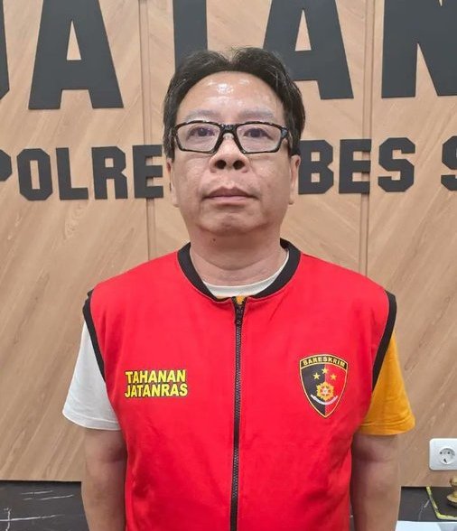 Sehidup sebui. ..
Pasangan Jan Hwa Diana dan Handy Sunaryo Owner CV Sentoso Seal yang kmaren sempet viral kasus penyitaan ijasah kini jadi Tersangka Kasus Perusakan Mobil

Pasangan Sakit jiwa emang

suarasurabaya.net/kelanakota/202…