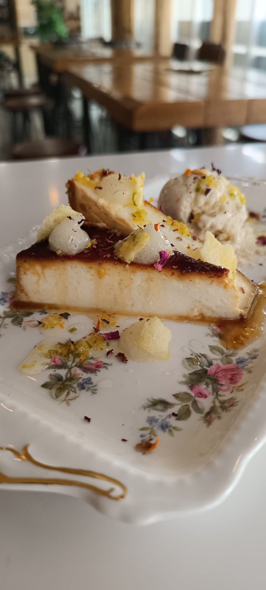 Panna cotta con helado de jenjibre y limón.

#GastroLAVA #valladolid