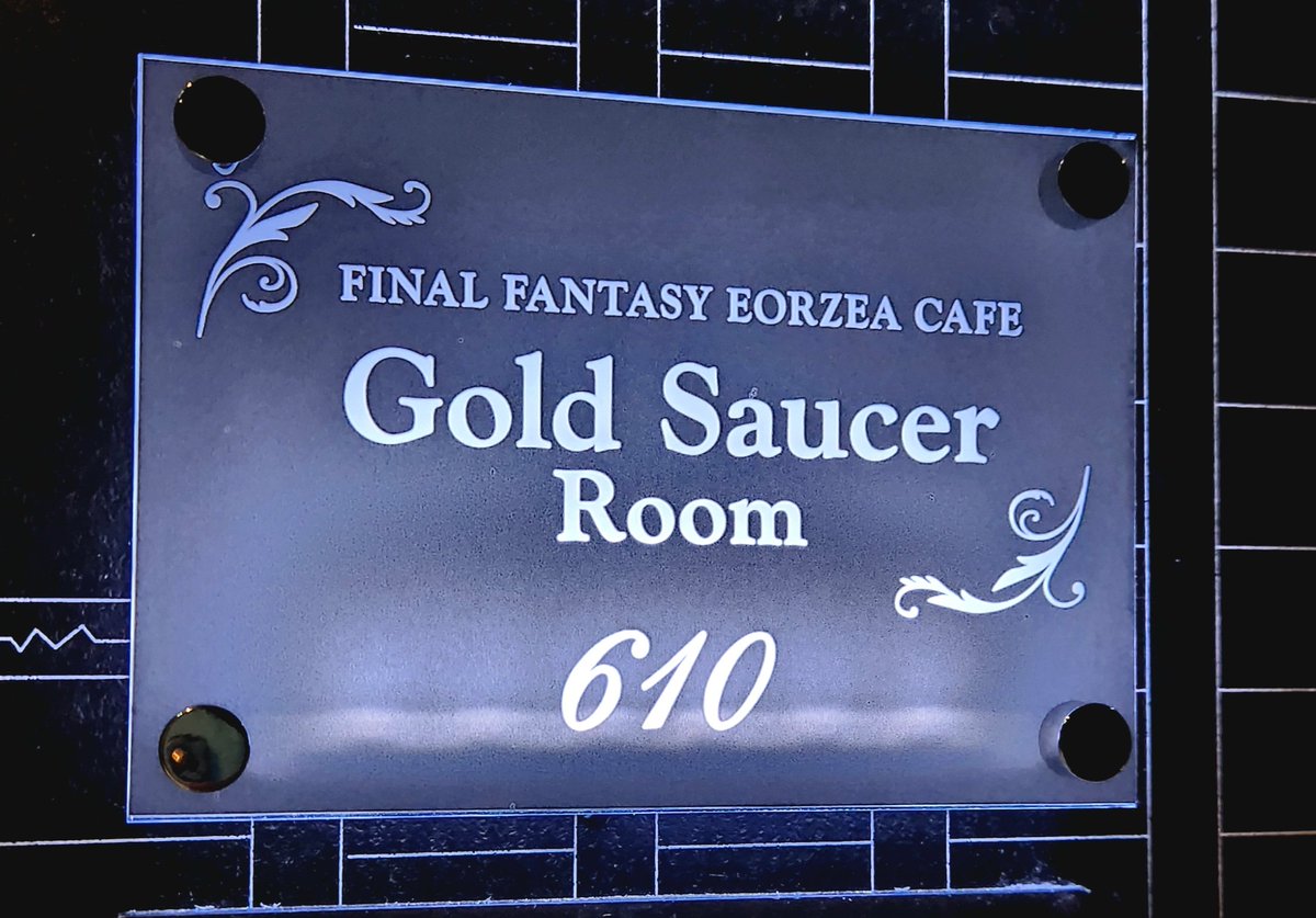 CalaN0x's tweet photo. Something super fun we also got to do was the Gold Saucer Room that's part of the Eorzea Cafe! It was so awesome, and we even got to do scratch cards like the mini cactpot! @hi_bunorder and I didn't win anything, but @M_Kanara won the 1st prize, a special honey toast!! https://t.co/mRBDIvyVfo