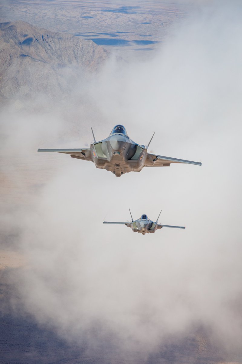 European F-35 Users Working Group 🇪🇺✈️ - Last week, more than 160 specialists from 17 countries gathered in Leeuwarden. They discussed the possibility of collaborating even more closely on operational, logistical, and security aspects.
📸Moors M.