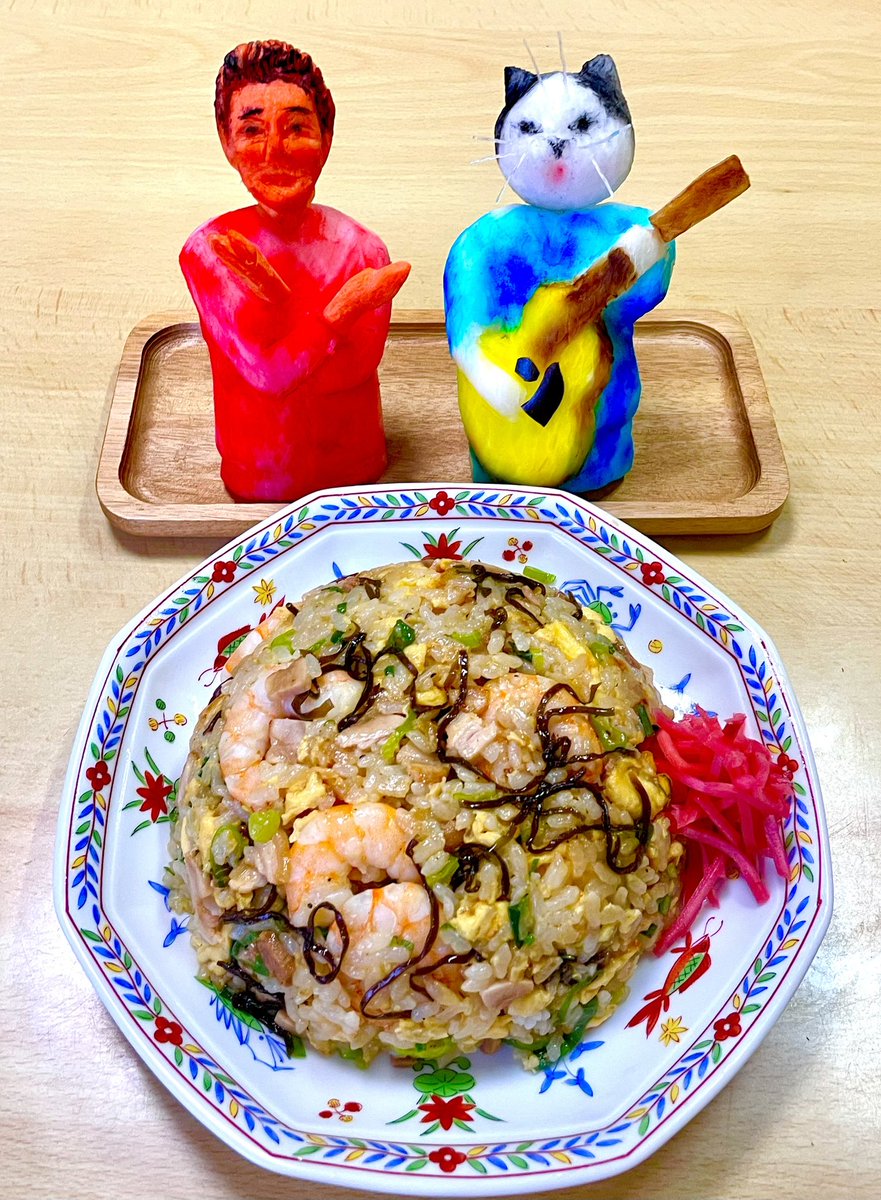 ♫昆布が海の中で
　出汁が出ないのなんでだろう
　なんでだろう　なんでだろう
　なんでだなんでだろう
今日はテツandトモのテツさんのお誕生日🎉🎂
塩昆布チャーハン
#チャーハン #おうちごはん