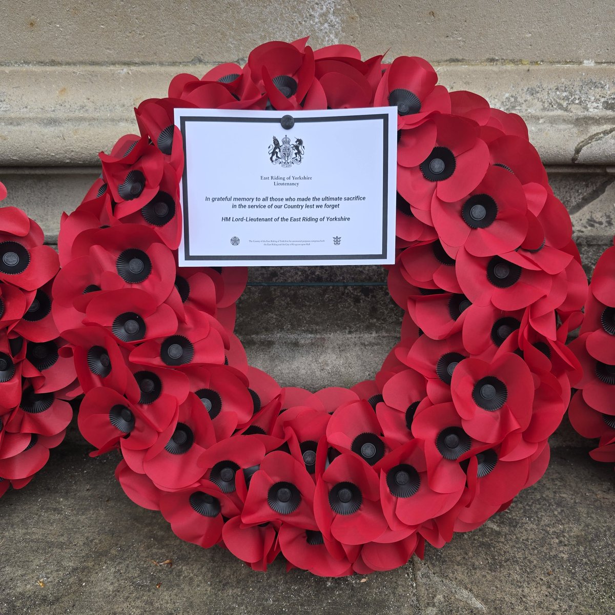 #ERLordLieutenant marked the 80th Anniversary of #VEDay by laying a wreath to honour the legacy of those who bravely fought for our freedom - their sacrifices will never be forgotten #LeastWeForget #VEDay80 #EastRiding #ERLieutenancy #Hull