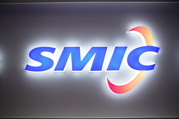 SiliconTech0528's tweet image. Evening of May 8th: China&apos;s largest wafer foundry, SMIC (#SMIC), reported impressive Q1 2024 results! Net profit: 1.356B RMB (+166.5% YoY). Operating profit grew a massive 127x YoY! #Tech #Semiconductors