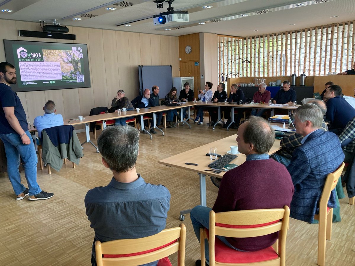 LifeHAYA_'s tweet photo. 🌳 A finales de abril, @Cesefor visitó Baviera para presentar el proyecto #LifeHaya y reunirse con empresas madereras y administraciones 🇩🇪🇪🇸 con el fin de intercambiar experiencias sobre la gestión sostenible de frondosas.
🤝 ¡Colaboración clave por nuestros bosques! https://t.co/6kjJrevq9o