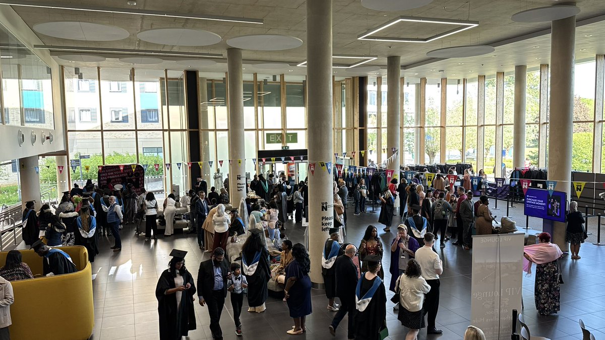 UniNhantsNews's tweet image. The crowd is forming ahead of the first of today’s ceremonies for the final day of #Graduations, today for @UniNhantsFHES.

Congrats, everyone! 🎓👩‍🎓👨‍🎓 

#UONGrads