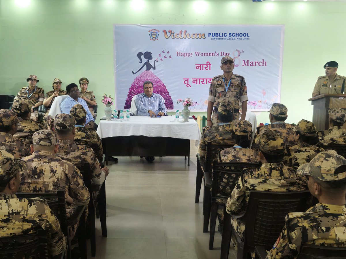 DG_UPSSF's tweet photo. दिनांक08-05-25को ADG UPSSF मुख्यालय,श्री ध्रुव कांत ठाकुर महोदय द्वारा नोएडा मेट्रो/आरआरटीएस सुरक्षा विंग गाजियाबाद/मेरठ का भ्रमण किया गया|सुदृढ़ सुरक्षा व्यवस्था किये जाने के सम्बंध में सतर्कता पूर्वक अनुशासन मे रहकर ड्यूटी करने हेतु दिशा निर्देश दिए गए|#UPPolice #UPSSF https://t.co/keYmjnkcOc