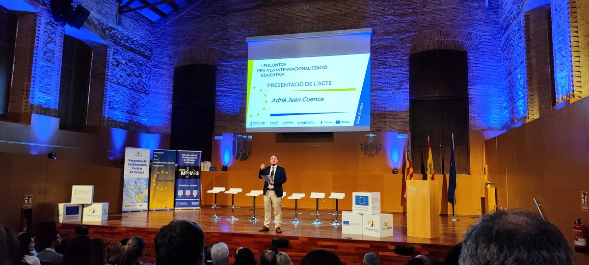 Empieza la segunda jornada del encuentro nacional de embajadores <a href="/eTwinning_es/">eTwinning España</a> en Valencia #etwembajada12 <a href="/GVAeducacio/">GVA Educació</a> <a href="/sepiegob/">SEPIE</a> y comienza con una apertura musical a cargo del alumnado del conservatorio y presentación a cargo de Adriá Jaén <a href="/eTwinnico/">etwinnico</a> <a href="/ProgramasRM/">ProgramasRM</a> <a href="/Educarm/">Educarm</a>.