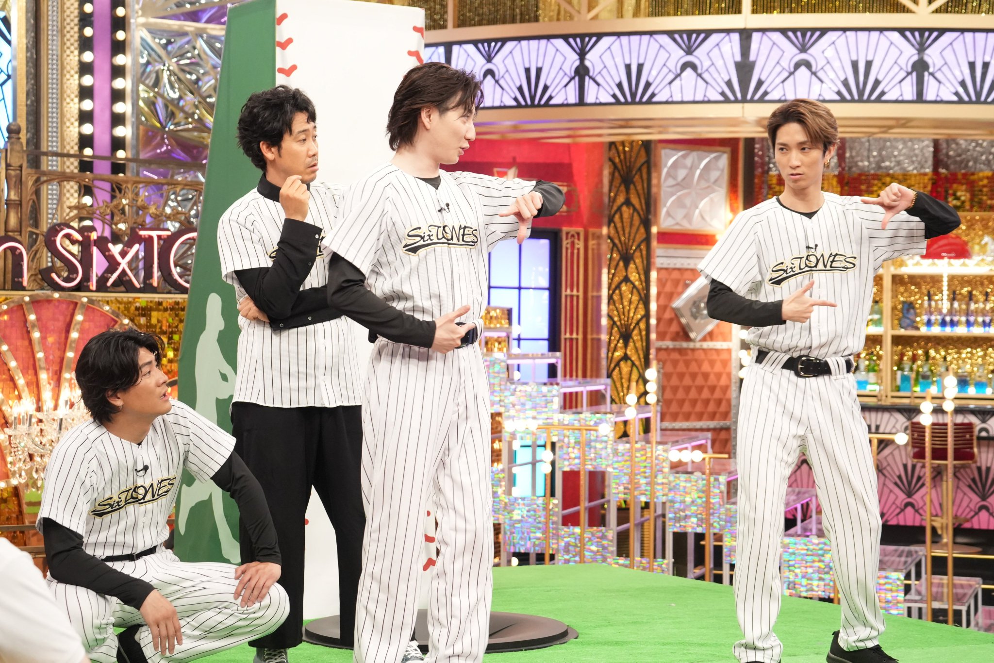 SixTONESまとめ売り 相場わからないので値下げしますコメント下さい〜 SixTONESまとめ売り 相場わからないので値下げしますコメント