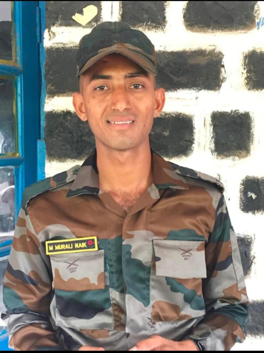 Heart Breaking 💔💔
.
An Indian Army officer Murali Nayak from Andhra was martyred during exchange of fire between India and Pakistan, along Line of Control (LoC) Jammu and Kashmir.

REST IN PEACE, LEGEND 🇮🇳

#IndiaPakistanWar
#IndianNavyAction 
#karachiport