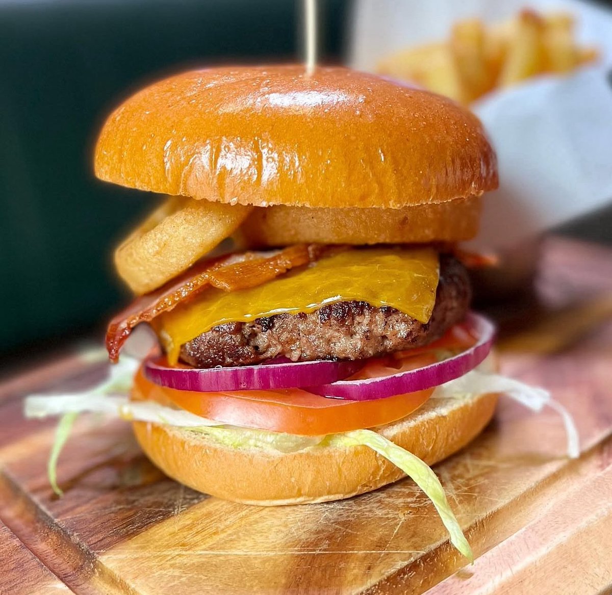 TPSmiths_Dublin's tweet photo. Try our delicious signature burger for lunch today 🍔

#ireland #dublin #dublincity #tpsmiths https://t.co/g2DdN72E4i