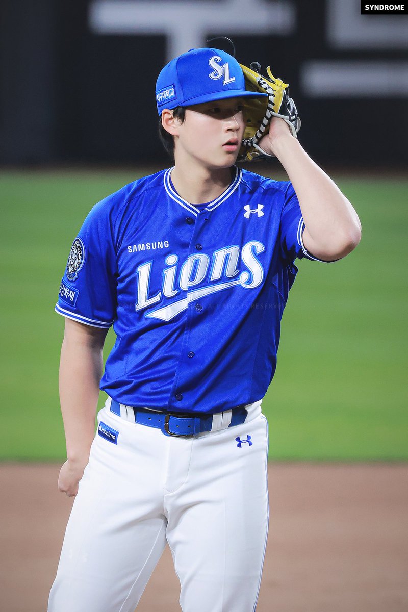 250507 #이호성 
하늘을 비춰 반짝이는 그대여
소년이여 신화가 되어라