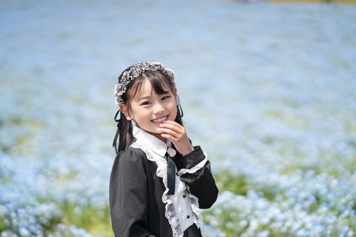 可愛いネモフィラちゃん達✨
この日は風が強くて髪の毛も乱れまくりでしたー💦
氷菜は今運動会に向けて毎日頑張ってます😊
体育が1番得意❤️

#氷菜 #ネモフィラ #ポートレート