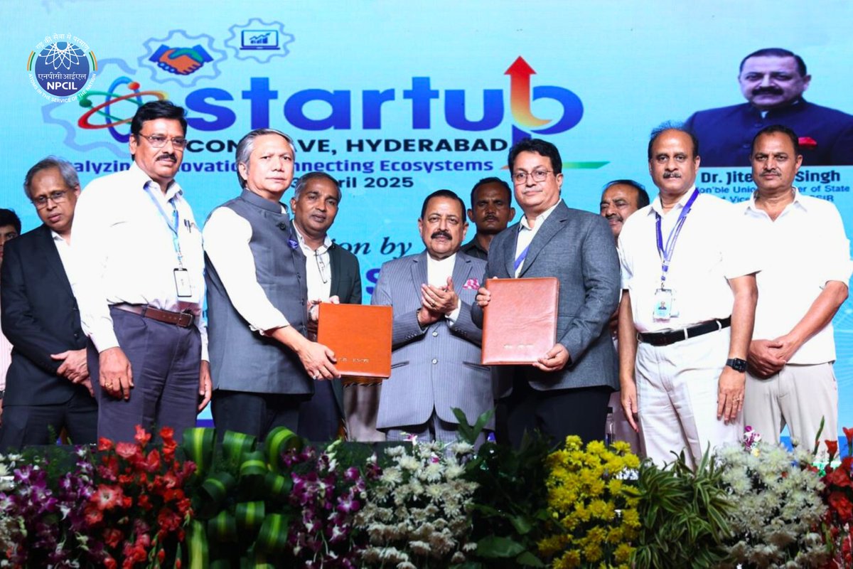 NpcilOfficial's tweet photo. Trailblazing Collaboration between NPCIL and CSIR-NGRI inked at Hyderabad Start-up Conclave 2025!
The MoU was exchanged in the esteemed presence of Hon’ble Union Minister of Science & Technology, Dr. Jitendra Singh.
@PMOIndia @DrJitendraSingh @DAEIndia
#NPCIL #CSIRNGRI https://t.co/S3N0Uyw55t