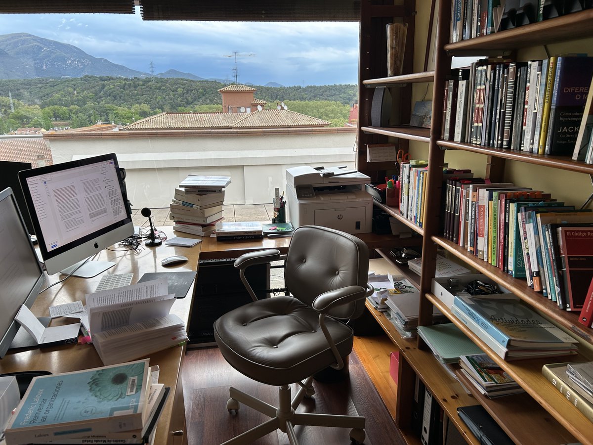 Management en el sector del retail, me complace anunciar que estoy en camino de publicar un nuevo libro. Con muchas ganas de poder seguir aportando conocimiento y experiencias #management #ModelCEOretail <a href="/PIR_Economia/">Ediciones Pirámide</a>