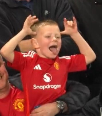 <a href="/The_RedsIndo/">The Reds Indonesia</a> Wleeee 😛😛