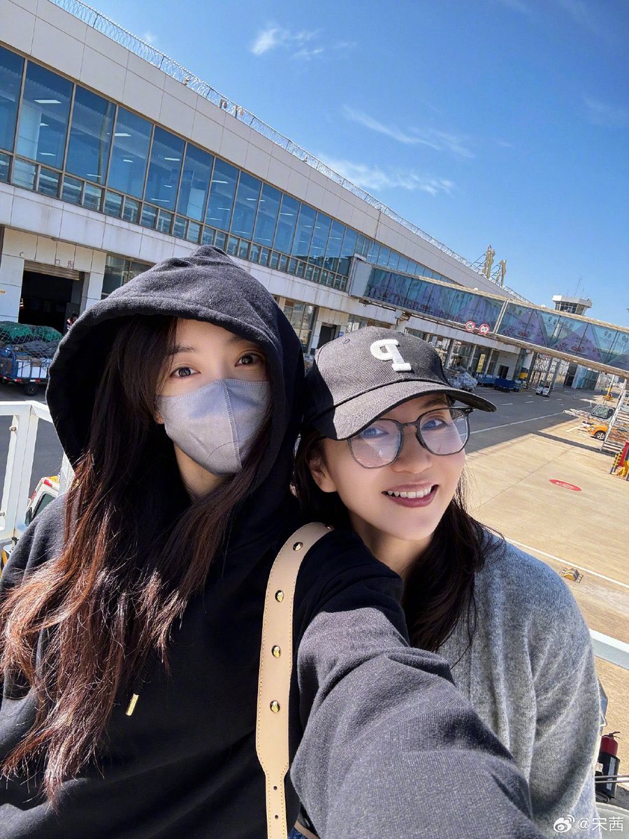 dramapotatoe's tweet photo. #VictoriaSong shares new snaps with #ChenHao
More - https://t.co/1c71Jkraau
#songqian https://t.co/0WV7Fi9Iw6