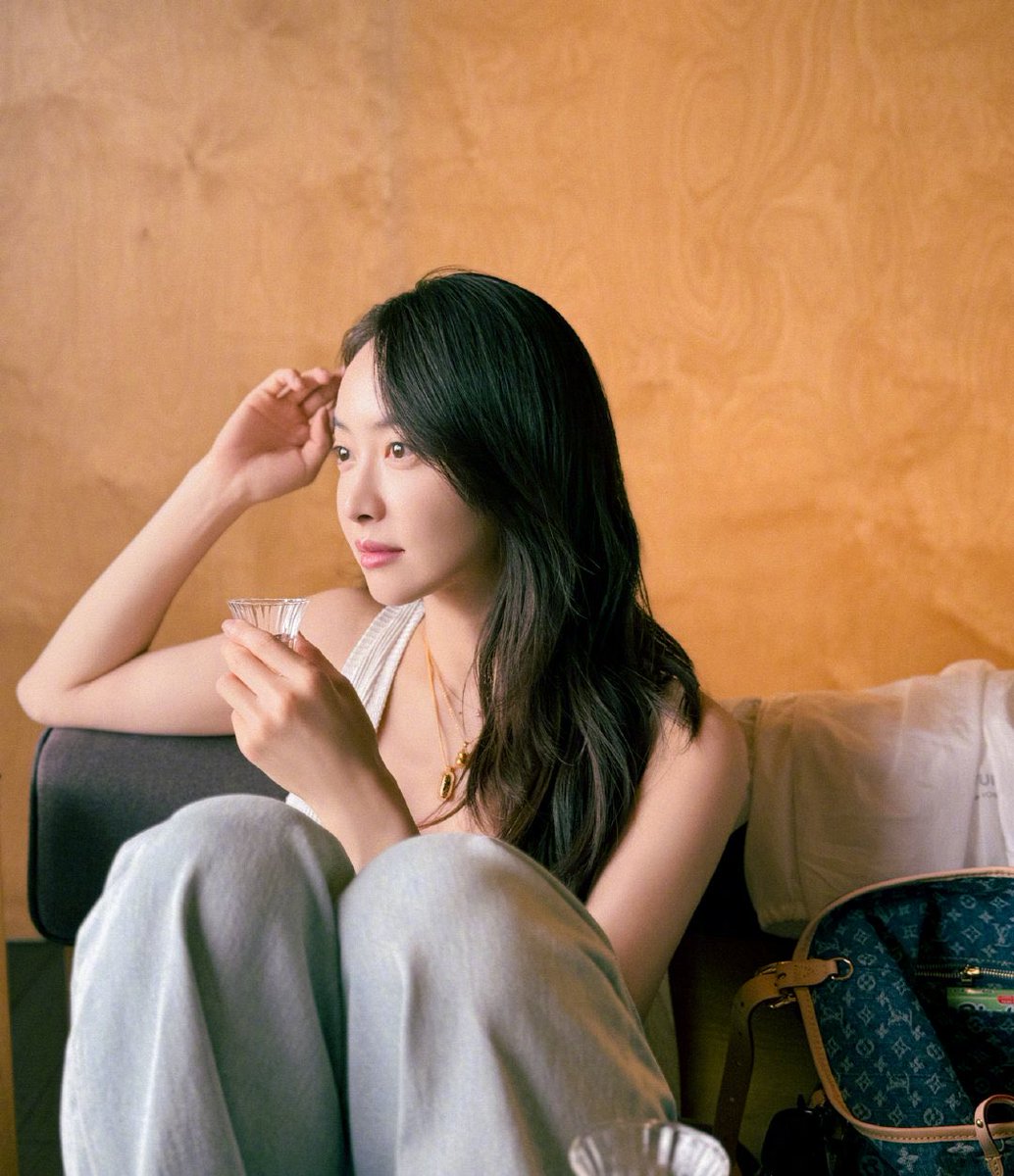 dramapotatoe's tweet photo. #VictoriaSong shares new snaps with #ChenHao
More - https://t.co/1c71Jkraau
#songqian https://t.co/0WV7Fi9Iw6
