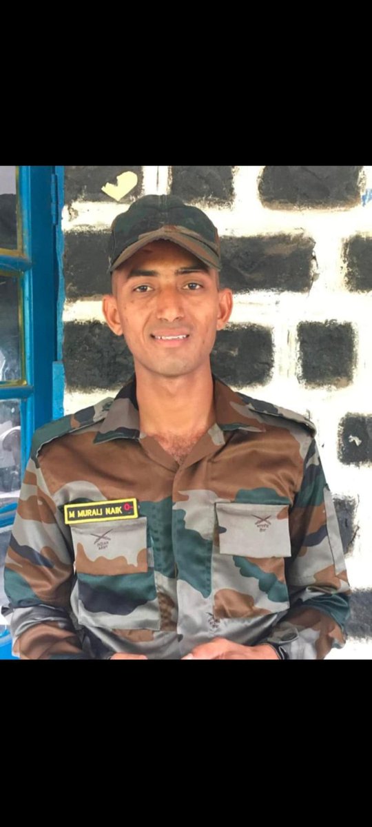 abinazz46's tweet photo. Heart Breaking 💔
An Indian Army officer Murali Nayak from Andhra was martyred during exchange of fire between India and Pakistan, along Line of Control (LoC) Jammu and Kashmir.

REST IN PEACE, LEGEND 🇮🇳

#IndiaPakistanWar
#IndianNavyAction 
#karachiport https://t.co/veVhub9omc
