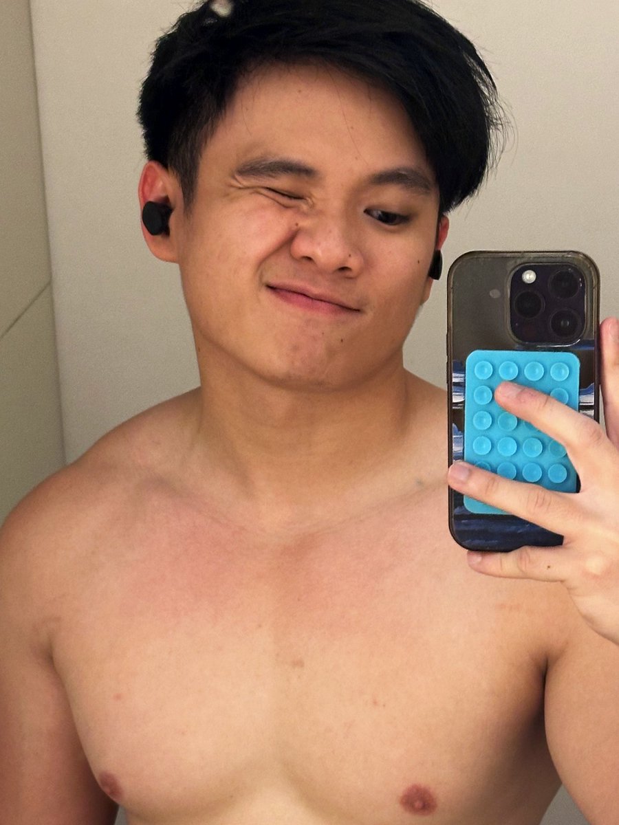 jaydenaftdark's tweet photo. shoulders and legs day - MEANS CHEST IS NEXT YAY https://t.co/ZrGCsj0V6S