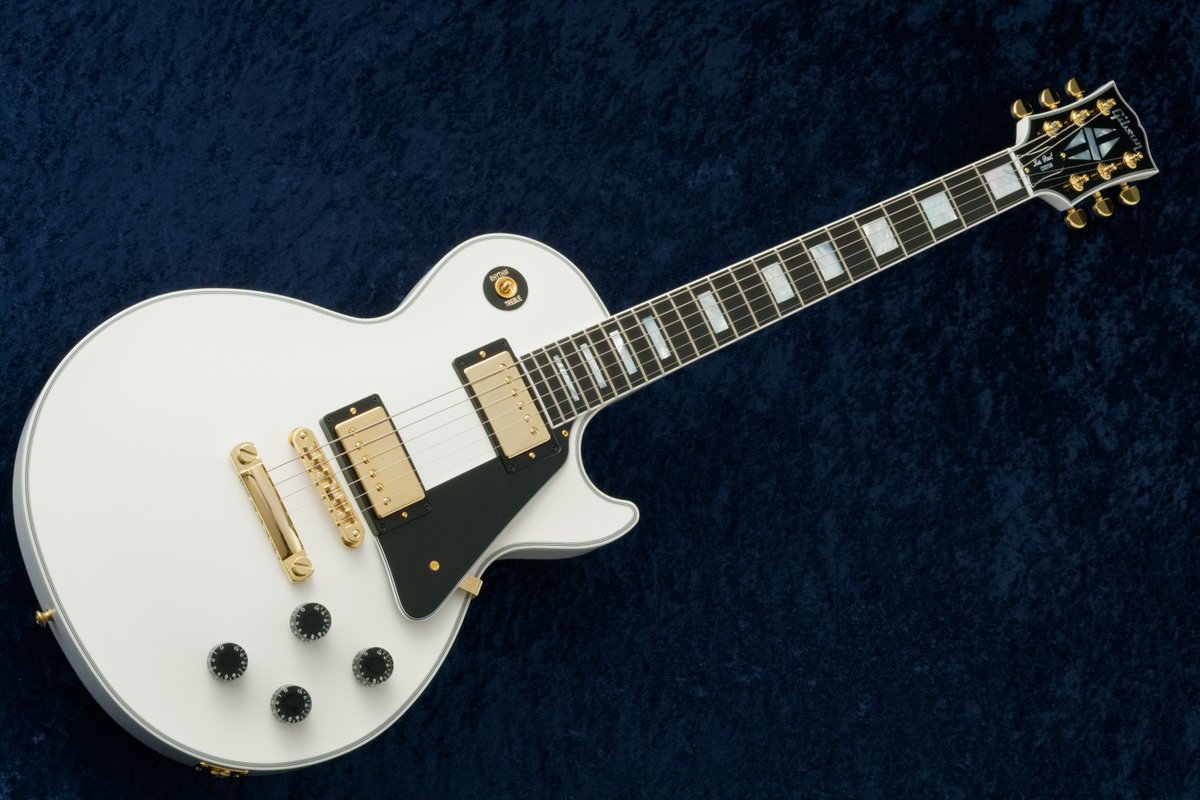 machidax's tweet image. 【エレキフロア新着情報!!📡】

 お待たせいたしました!!

#gibsoncustomshop

 Les Paul Customw/ Ebony Fingerboard Gloss -Alpnine White- !入荷しました!

本当に...久しぶりです...😿

めちゃ...かっこいいです...(語彙力)  

やはり...カスタムの魔力...恐ろしい...  

shop.kurosawagakki.com/items/2914795
