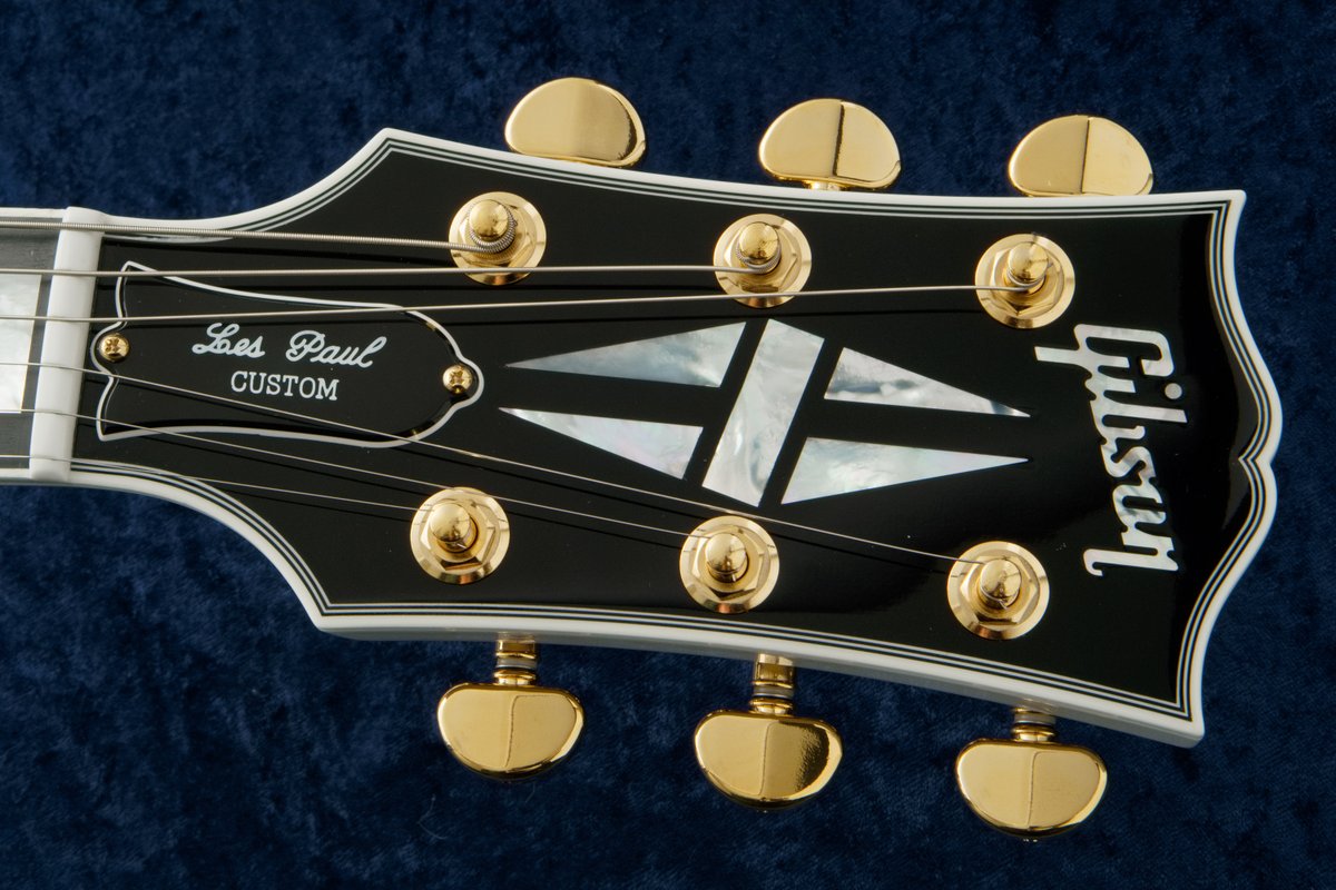 machidax's tweet image. 【エレキフロア新着情報!!📡】

 お待たせいたしました!!

#gibsoncustomshop

 Les Paul Customw/ Ebony Fingerboard Gloss -Alpnine White- !入荷しました!

本当に...久しぶりです...😿

めちゃ...かっこいいです...(語彙力)  

やはり...カスタムの魔力...恐ろしい...  

shop.kurosawagakki.com/items/2914795