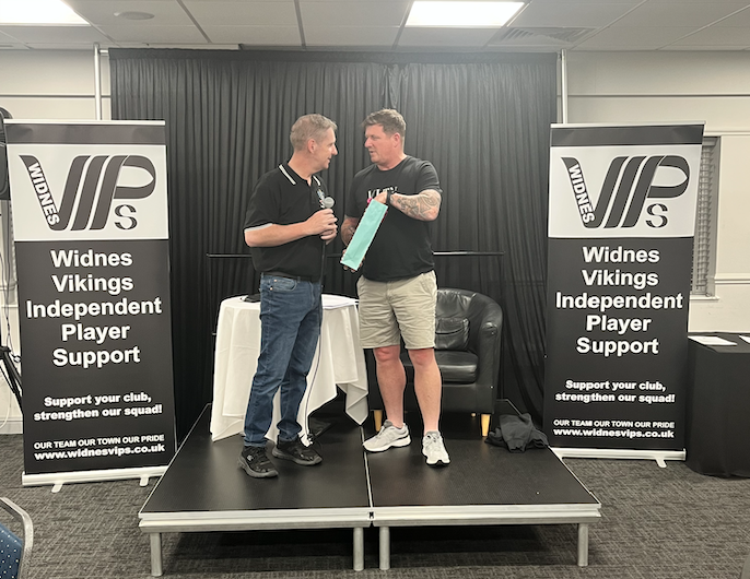 Widnesvips's tweet photo. Well done to the winning team, trophy donated by Skin Deep Aesthetics and presented by @WidnesRL head coach &amp; quiz master @AllanColeman12 🏆

'At the #WidnesVIPS Quiz Night', we gifted Allan a bottle of wine as a thank you. The wine was presented by Chris Smith of @EmrisServices. https://t.co/5rlEoZ5Q2D