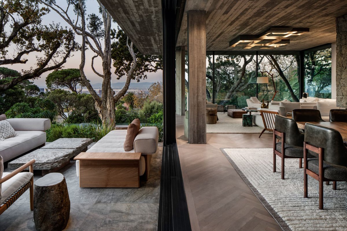 BHCDesignSchool's tweet photo. Redesigned by @ARRCC_official, Glen Villa in Cape Town blends clean-lined design with Table Mountain’s raw beauty. Highlights: a luxe new suite, garden pavilion & wine room — the ultimate in inspired living. #ARRCC #GlenVilla #CapeTownDesign #Architecture https://t.co/YFekymjKvK