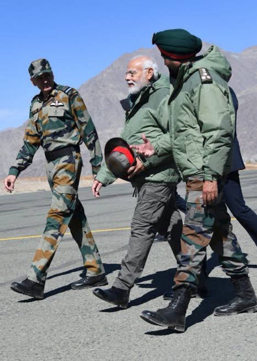 देश सुरक्षित हांथो मे है 🥰 <a href="/DefenceMinIndia/">रक्षा मंत्री कार्यालय/ RMO India</a>