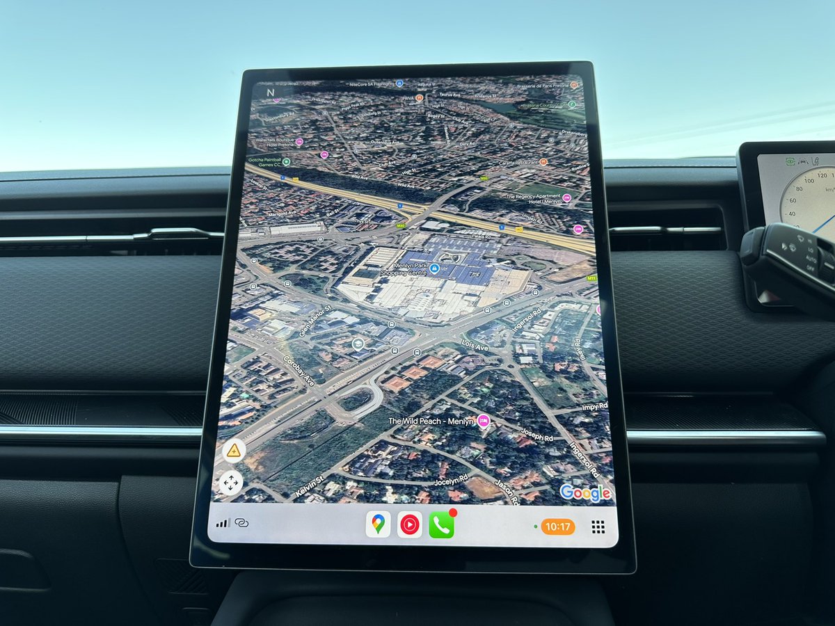 OtsileJK's tweet image. Large in-car screens are frowned upon by many but I'm a sucker for tech gimmicks so I don't them.
Also, I find them useful when using Google Maps or Waze.