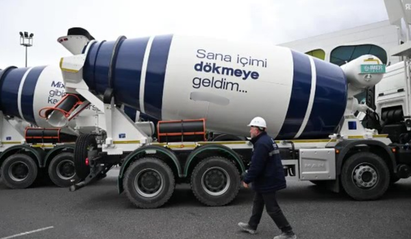 onedio's tweet photo. Kayseri'de bir şirketin, beton mikserlerine yazdırdığı yazılar: https://t.co/XjTEHZslCL