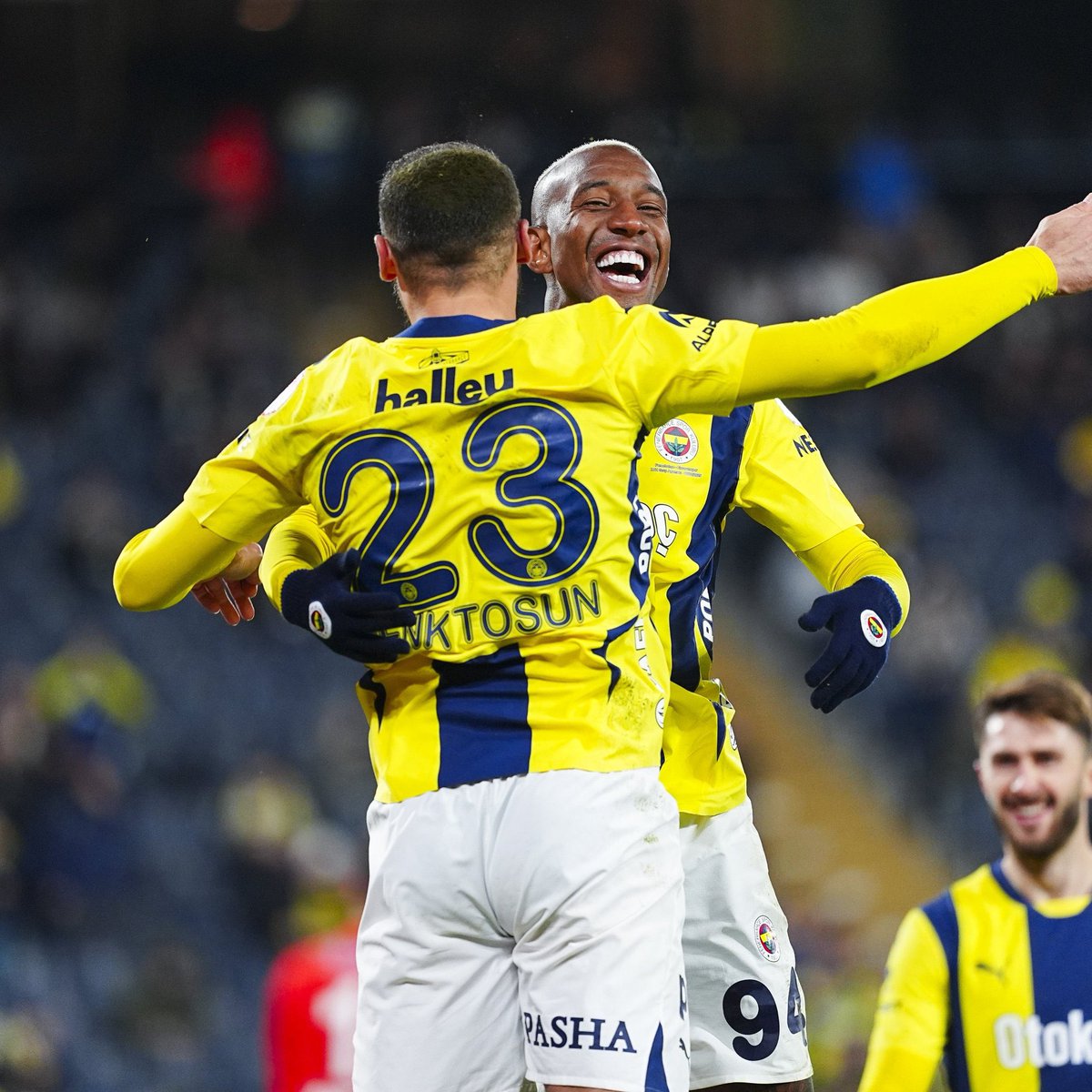 Yüksel Yıldırım: “Talisca ve Cenk'in akılları ile beyinleri arasında bir çelişkiye düştüklerini söyleyebilirim. Beşiktaş karşısında etkisiz kaldılar. Fenerbahçe bana göre kendi eliyle 3 puanı Beşiktaş'a verdi.”