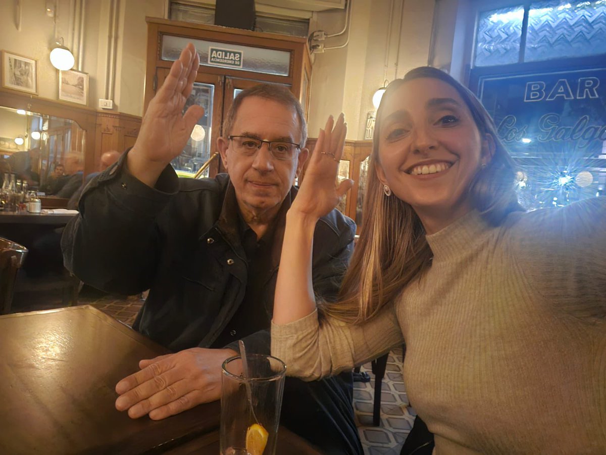 CarlosMaslaton's tweet photo. Me encontré ayer en Los Galgos de Callao con la súper diputada nacional Julia Strada. Fueron 10 minutos a morir sobre la situación económica actual. https://t.co/XEmStlTynF
