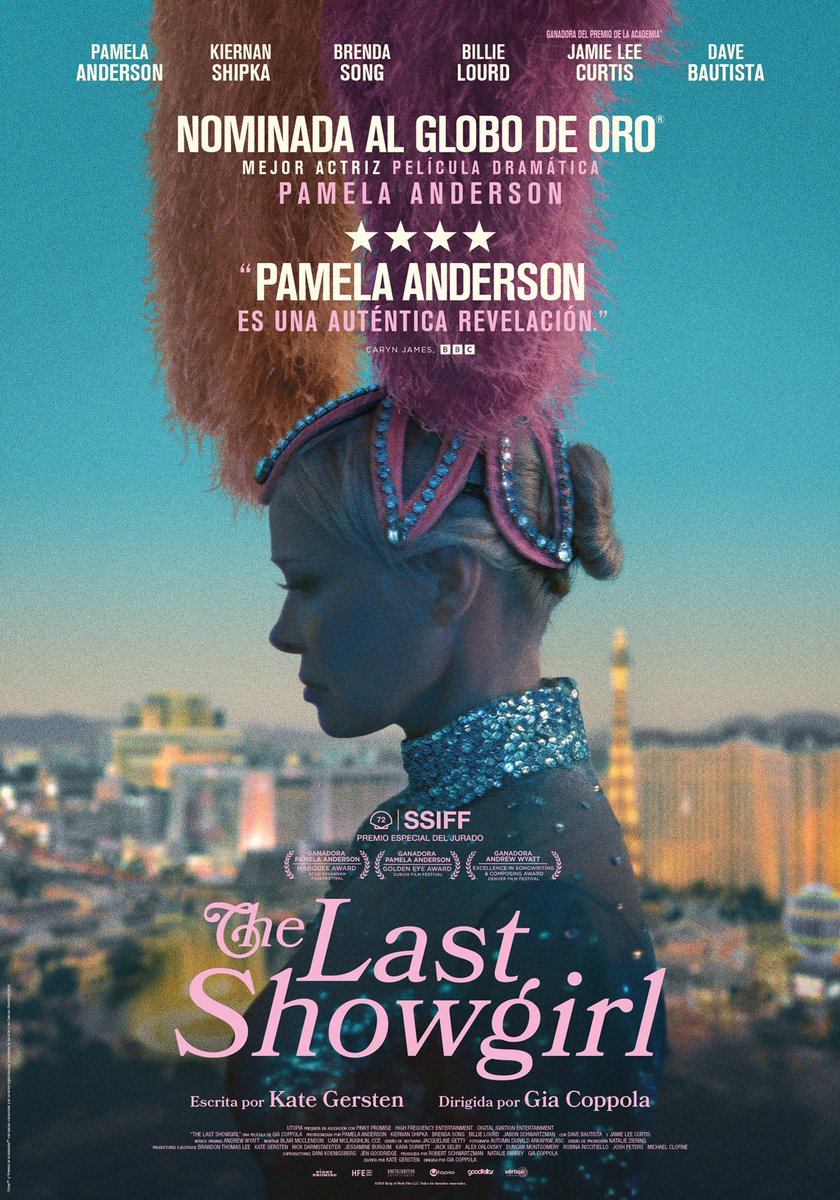 Vértigo Films (@filmsvertigo) on Twitter photo 🙌 ¡NOTICIÓN! 🙌 PAMELA ANDERSON regresa a la gran pantalla el 20 de junio en #TheLastShowgirl ✨
El mes que viene podremos viajar a Las Vegas para ver su lado oculto: la vida de una bailarina de cincuenta años que trata de ofrecer ese brillo a la ciudad que nunca duerme 💃 🙌 ¡NOTICIÓN! 🙌 PAMELA ANDERSON regresa a la gran pantalla el 20 de junio en #TheLastShowgirl ✨
El mes que viene podremos viajar a Las Vegas para ver su lado oculto: la vida de una bailarina de cincuenta años que trata de ofrecer ese brillo a la ciudad que nunca duerme 💃