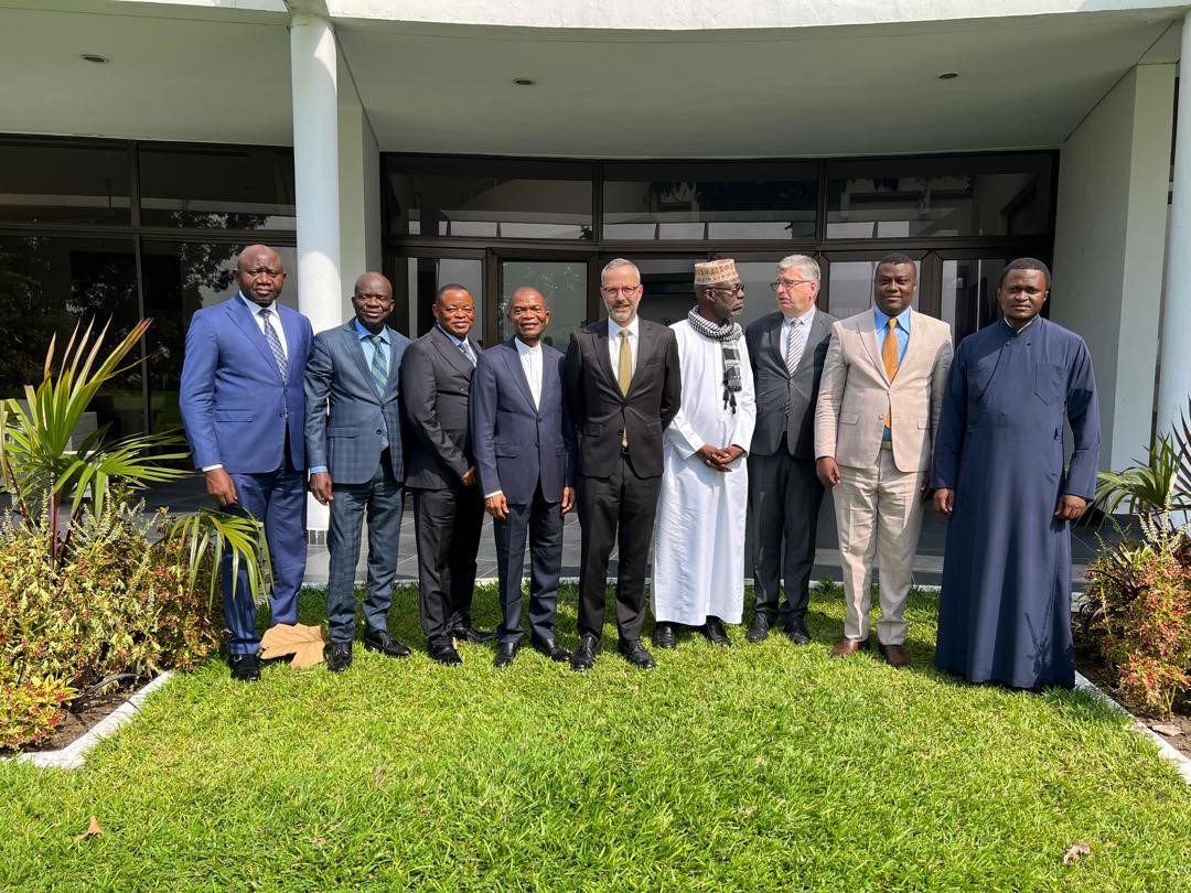 Rémi Maréchaux (@remimarechaux) on Twitter photo Merci à la délégation conduite par l’archevêque <a href="/ejibayamapia/">Archevêque Ejiba Yamapia</a>, de l’Eglise du Réveil du Congo, pour ce nouvel échange sur la situation en RDC, la résolution 2773 et les conditions d’un dialogue inclusif garantissant une paix durable. Merci à la délégation conduite par l’archevêque <a href="/ejibayamapia/">Archevêque Ejiba Yamapia</a>, de l’Eglise du Réveil du Congo, pour ce nouvel échange sur la situation en RDC, la résolution 2773 et les conditions d’un dialogue inclusif garantissant une paix durable.