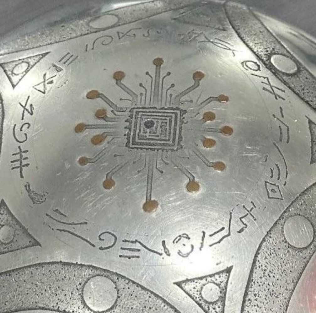 RAEFOSnetwork's tweet image. Where are the seams?

If this were built by humans, how would they go about manufacturing this? 

#ufotwitter #BugaSphere