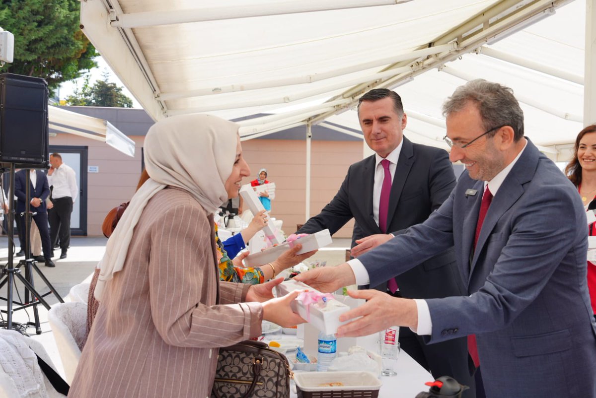 Ahmet Cin (@ahmetcinpendik) on Twitter photo Pendik Kaymakamımız Sayın <a href="/myildiz007/">Mehmet Yıldız</a>, kıymetli eşi Şenel Hanımefendi ve değerli eşim Mehtap Hanımefendi ile birlikte, Anneler Günü vesilesiyle Pendikli şehit annelerimiz ve şehitlerimizin kıymetli eşleriyle bir araya geldik. Vatanımız için canlarını feda eden aziz şehitlerimizi Pendik Kaymakamımız Sayın <a href="/myildiz007/">Mehmet Yıldız</a>, kıymetli eşi Şenel Hanımefendi ve değerli eşim Mehtap Hanımefendi ile birlikte, Anneler Günü vesilesiyle Pendikli şehit annelerimiz ve şehitlerimizin kıymetli eşleriyle bir araya geldik. Vatanımız için canlarını feda eden aziz şehitlerimizi